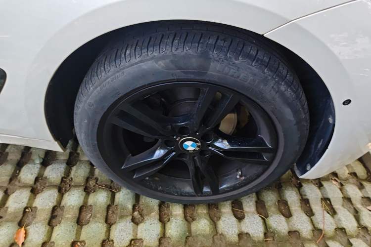 Used BMW 3 Series GT 2019 320i M Sport Night Edition Right Front Wheel Hub