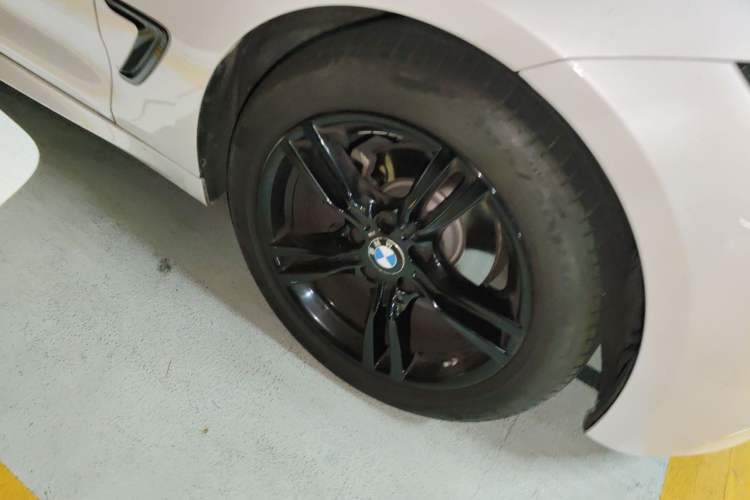 Used BMW 3 Series GT 2019 320i M Sport Night Edition Right Front Wheel Hub