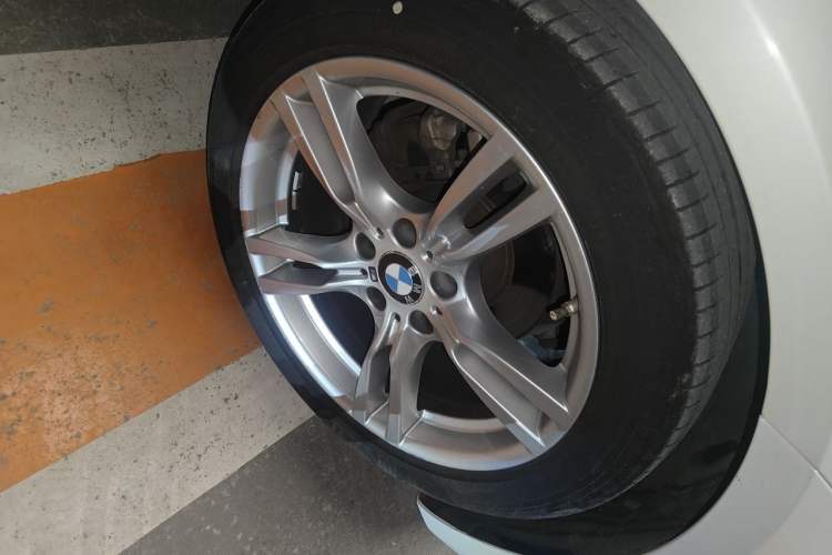 Used BMW 3 Series GT 2019 320i M Sport Package Right Front Wheel Hub