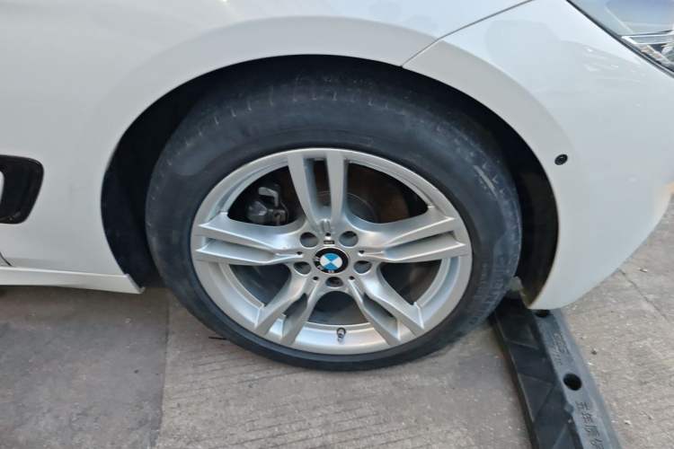 Used BMW 3 Series GT 2019 320i M Sport Package Right Front Wheel Hub