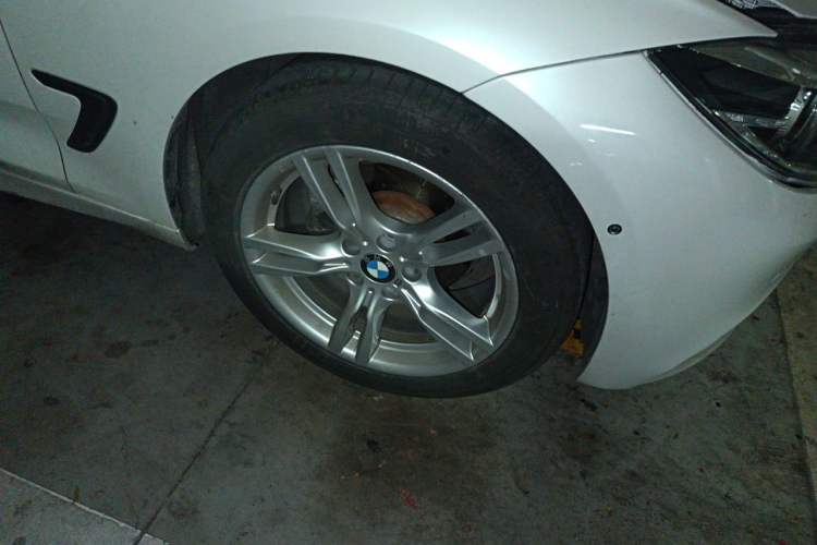 Used BMW 3 Series GT 2019 320i Sport Edition Right Front Wheel Hub