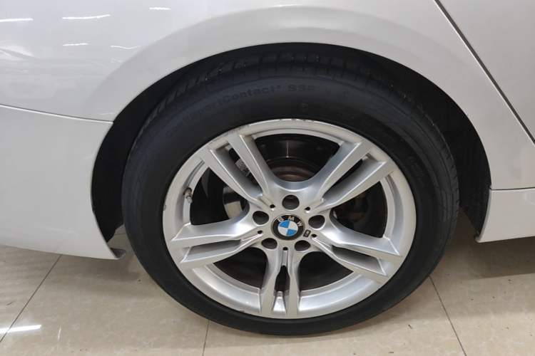 Used BMW 3 Series GT 2019 320i M Sport Package Right Rear Wheel Hub