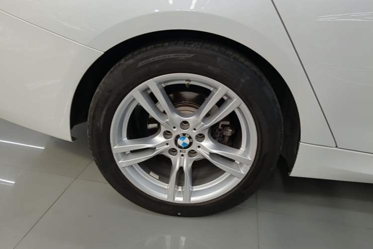 Used BMW 3 Series GT 2019 320i M Sport Package Right Rear Wheel Hub