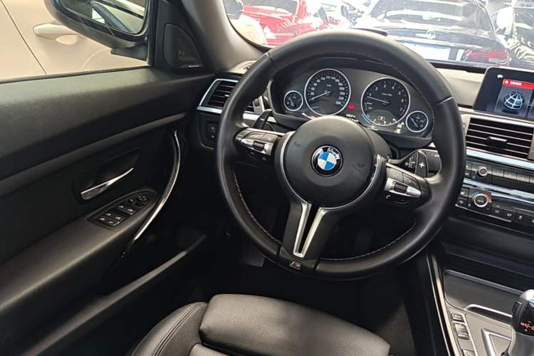 Used BMW 3 Series GT 2019 320i Sport Edition Steering Wheel