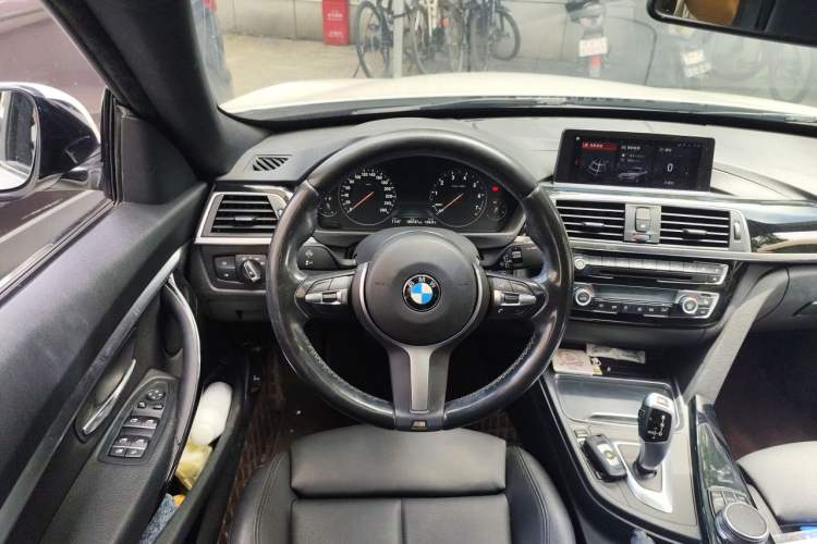 Used BMW 3 Series GT 2019 320i M Sport Package Steering Wheel