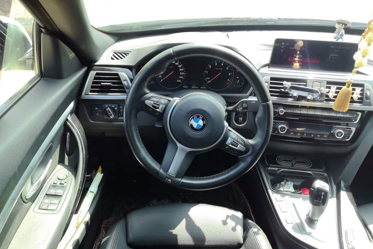 Used BMW 3 Series GT 2019 320i M Sport Package Steering Wheel