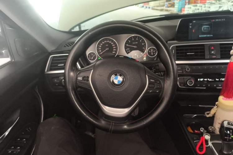 Used BMW 3 Series GT 2019 320i Sport Edition Steering Wheel