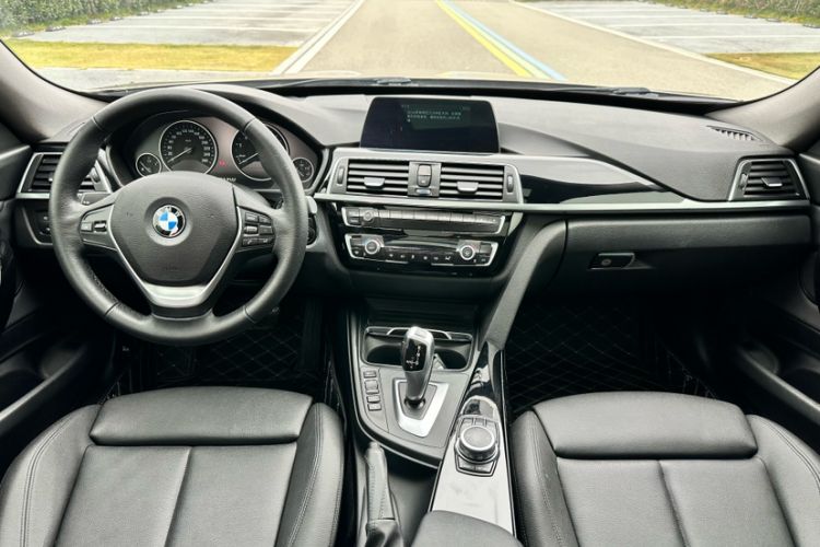 Used BMW 3 Series GT 2019 320i Sport Edition Interior 1