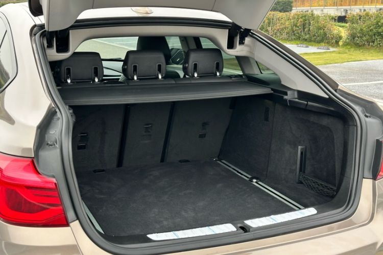 Used BMW 3 Series GT 2019 320i Sport Edition Interior 10