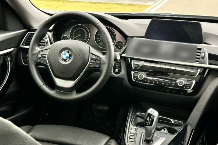Used BMW 3 Series GT 2019 320i Sport Edition Interior 2