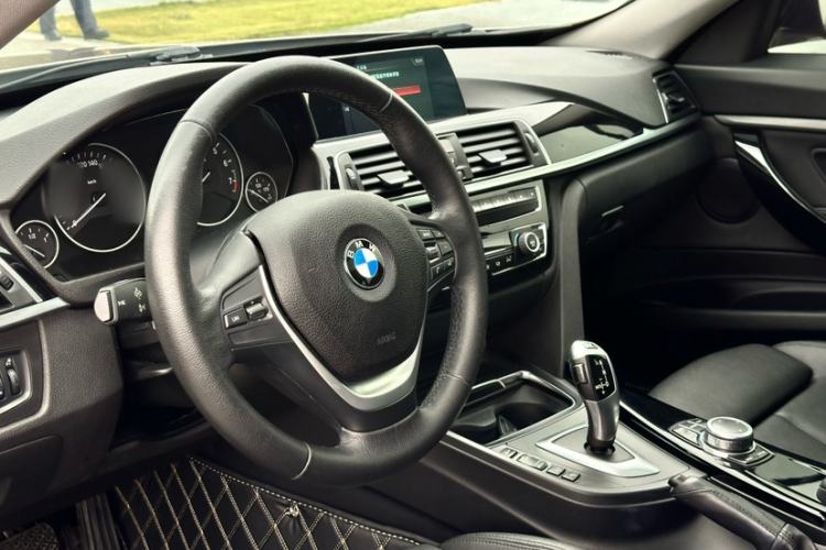 Used BMW 3 Series GT 2019 320i Sport Edition Interior 3