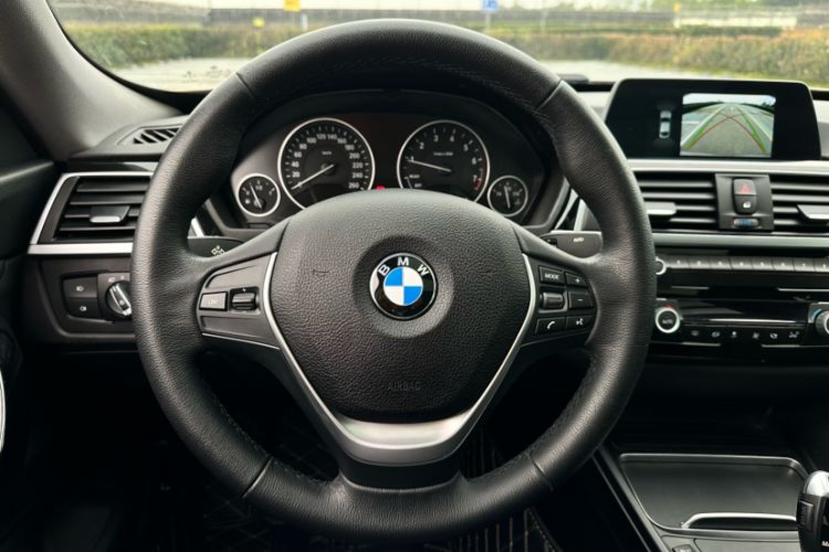 Used BMW 3 Series GT 2019 320i Sport Edition Interior 4