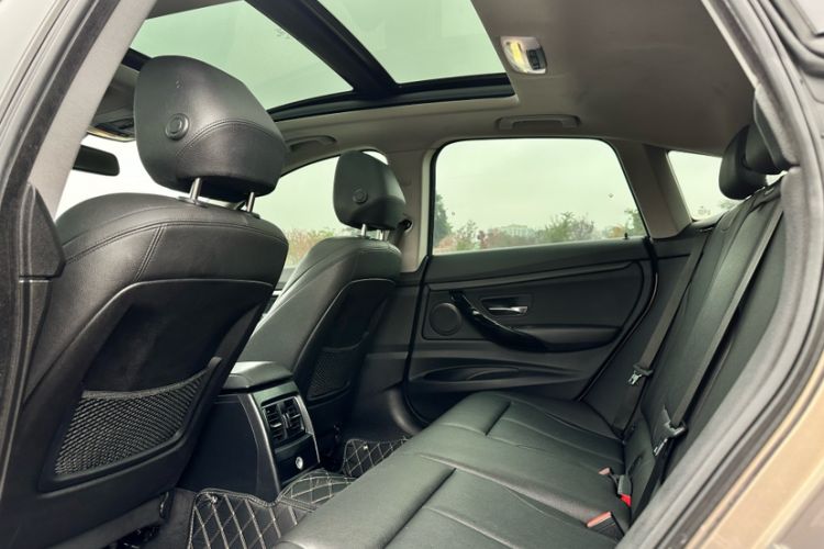 Used BMW 3 Series GT 2019 320i Sport Edition Interior 8
