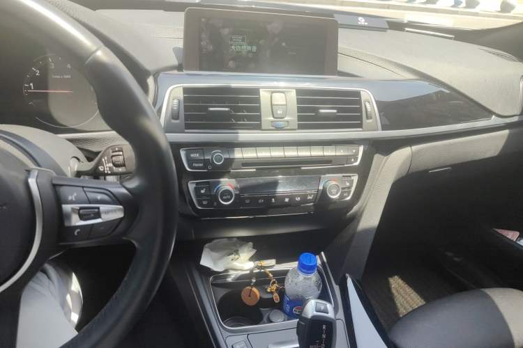 Used BMW 3 Series GT 2020 320i M Sport Package Audio And AC Panel