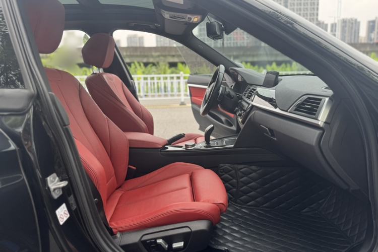 Used BMW 3 Series GT 2020 330i M Sport Night Edition Interior 3