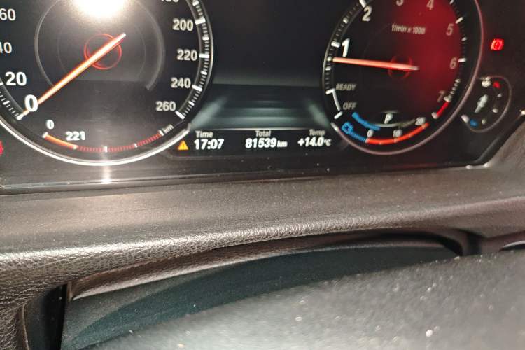 Used BMW 3 Series GT 2020 320i M Sport Package Odometer Close Up