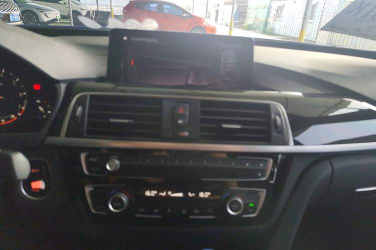 Used BMW 3 Series GT 2020 320i M Sport Package Audio And AC Panel