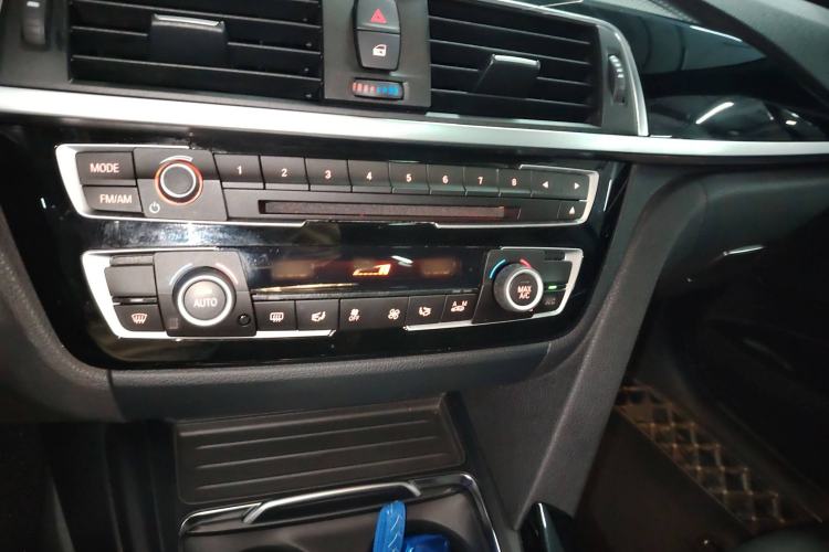 Used BMW 3 Series GT 2020 320i M Sport Package Audio And AC Panel