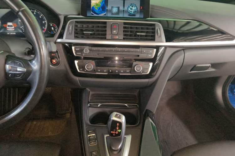 Used BMW 3 Series GT 2020 320i M Sport Package Audio And AC Panel