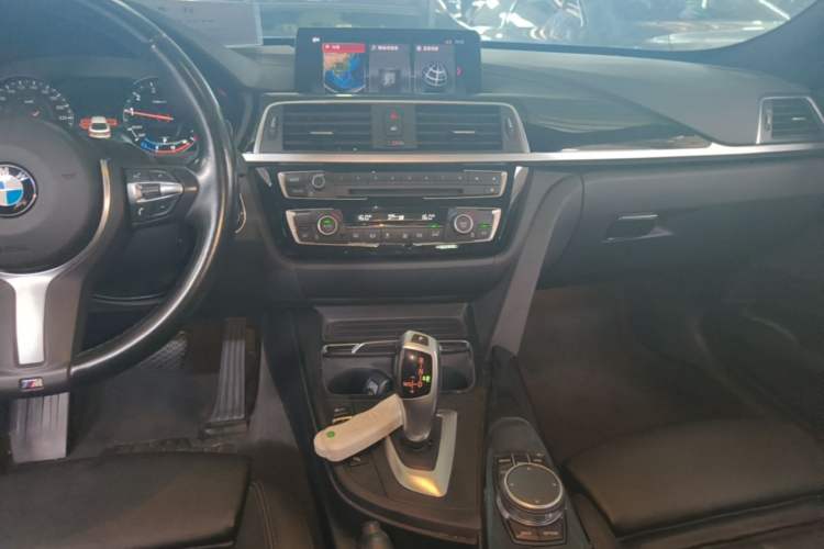 Used BMW 3 Series GT 2020 320i M Sport Package Audio And AC Panel