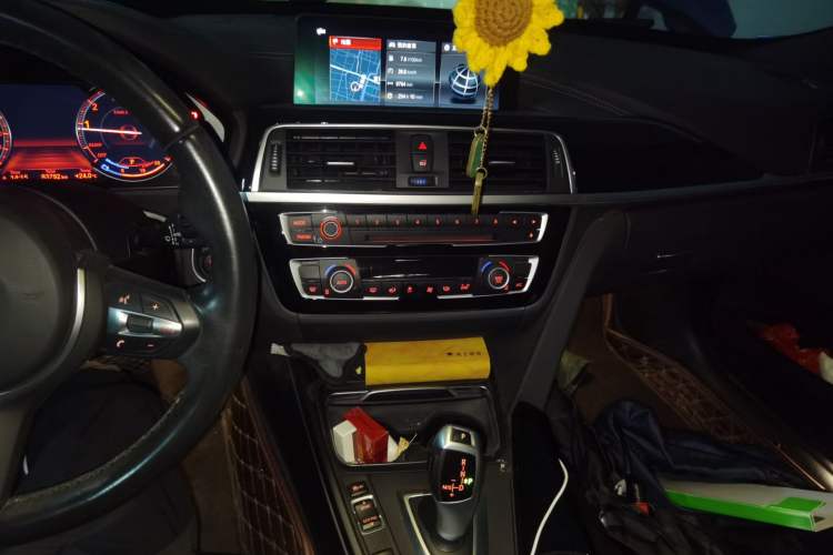 Used BMW 3 Series GT 2020 320i M Sport Package Audio And AC Panel