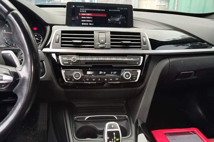 Used BMW 3 Series GT 2020 320i M Sport Night Edition Center Console