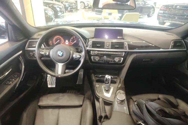 Used BMW 3 Series GT 2020 320i M Sport Package Center Console