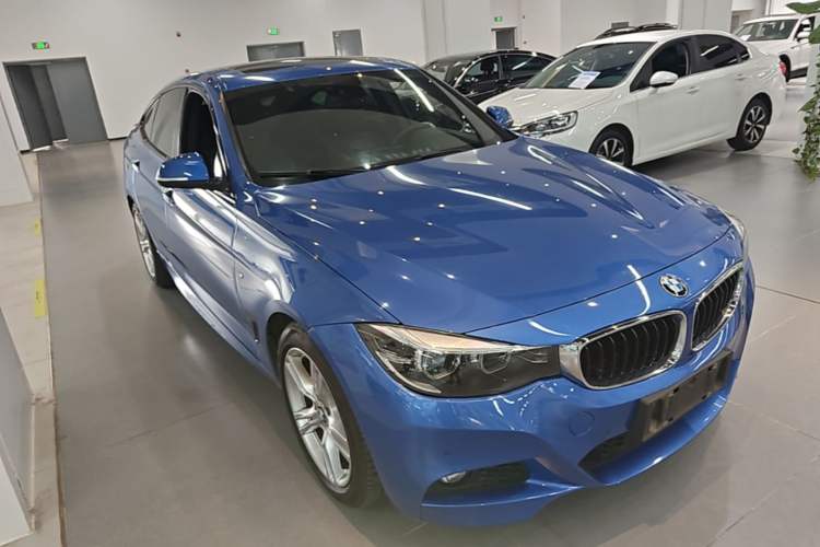 Used BMW 3 Series GT 2020 320i M Sport Package Front Right 45 Deg
