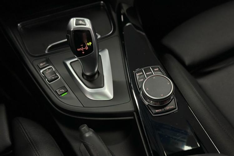 Used BMW 3 Series GT 2020 320i M Sport Package Interior 7