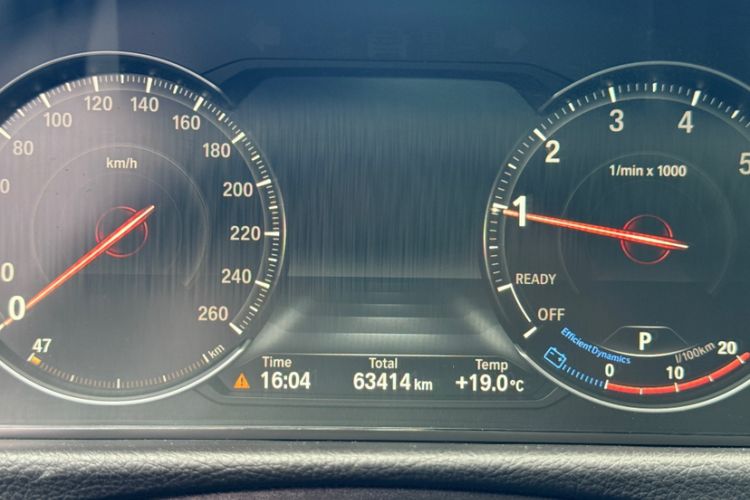 Used BMW 3 Series GT 2020 320i M Sport Package Odometer Close Up