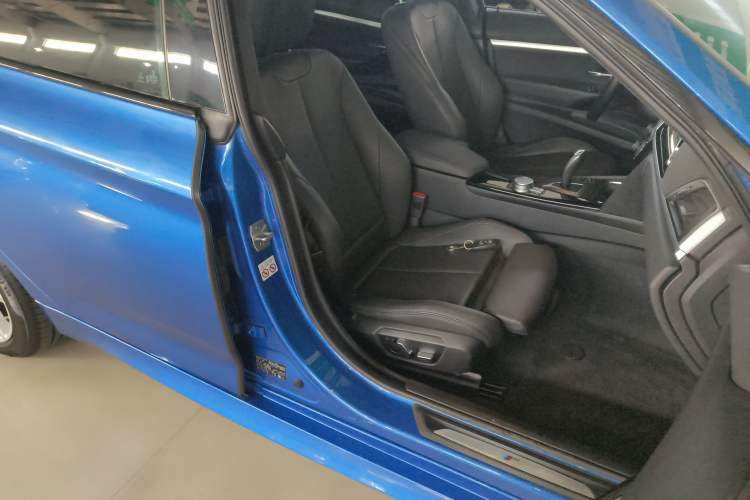 Used BMW 3 Series GT 2020 320i M Sport Package Right Front Seat
