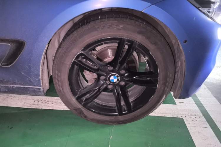 Used BMW 3 Series GT 2020 320i M Sport Night Edition Right Front Wheel Hub