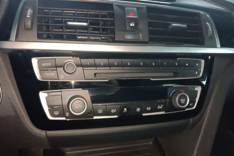 Used BMW 3 Series GT 2020 320i M Sport Package Audio And AC Panel