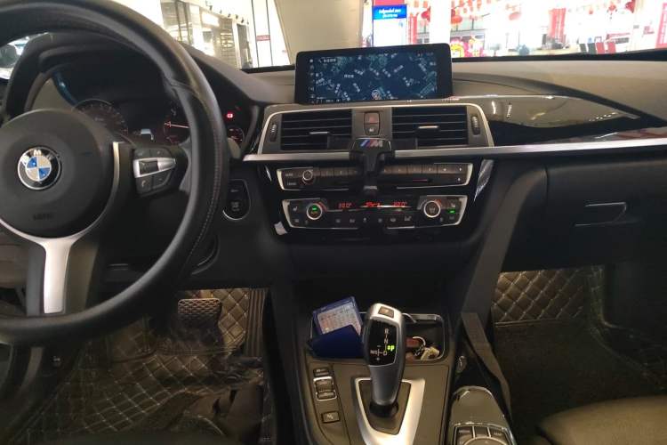 Used BMW 3 Series GT 2020 320i M Sport Package Audio And AC Panel