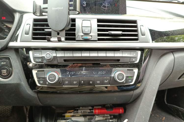 Used BMW 3 Series GT 2020 320i M Sport Package Audio And AC Panel
