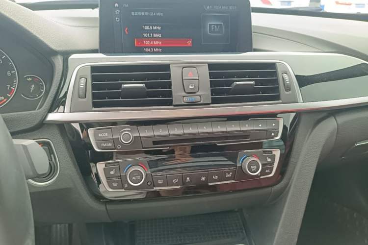 Used BMW 3 Series GT 2020 320i M Sport Night Edition Audio And AC Panel