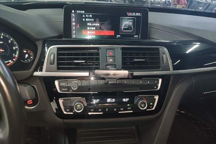 Used BMW 3 Series GT 2020 320i M Sport Package Audio And AC Panel