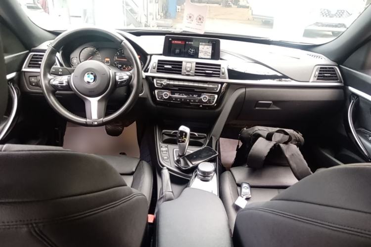 Used BMW 3 Series GT 2020 320i M Sport Package Center Console