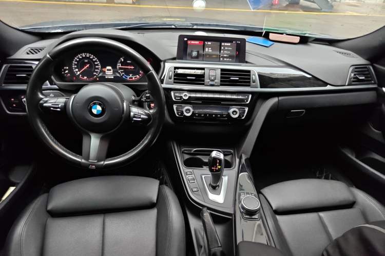 Used BMW 3 Series GT 2020 320i M Sport Package Center Console
