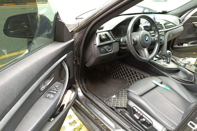 Used BMW 3 Series GT 2020 320i M Sport Package Driver Seat
