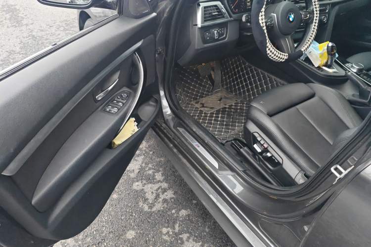 Used BMW 3 Series GT 2020 320i M Sport Package Driver Seat