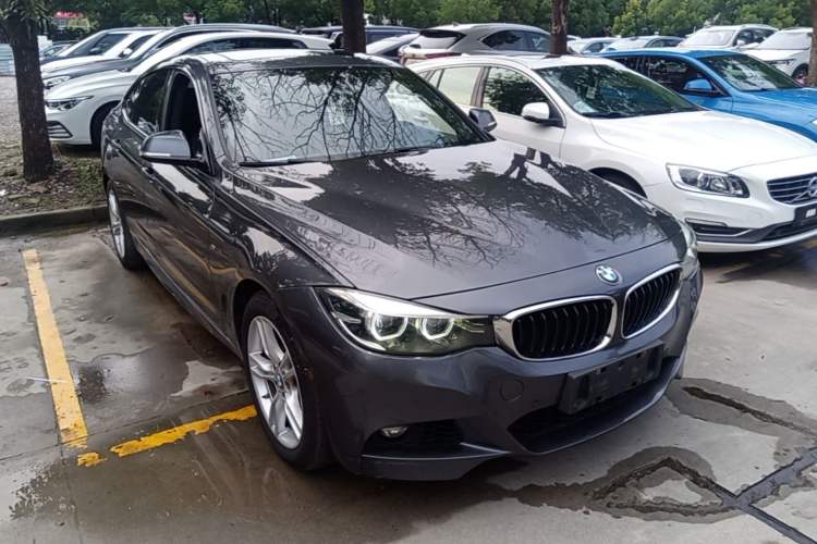 Used BMW 3 Series GT 2020 320i M Sport Package Front Right 45 Deg