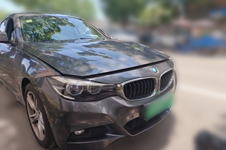 Used BMW 3 Series GT 2020 320i M Sport Package Front Right 45 Deg