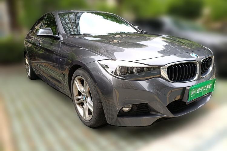 Used BMW 3 Series GT 2020 320i M Sport Package Front Right 45 Deg