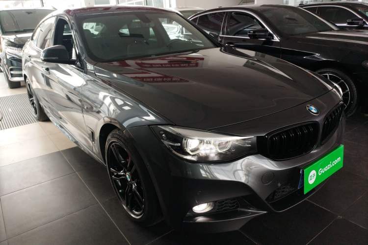 Used BMW 3 Series GT 2020 320i M Sport Package Front Right 45 Deg
