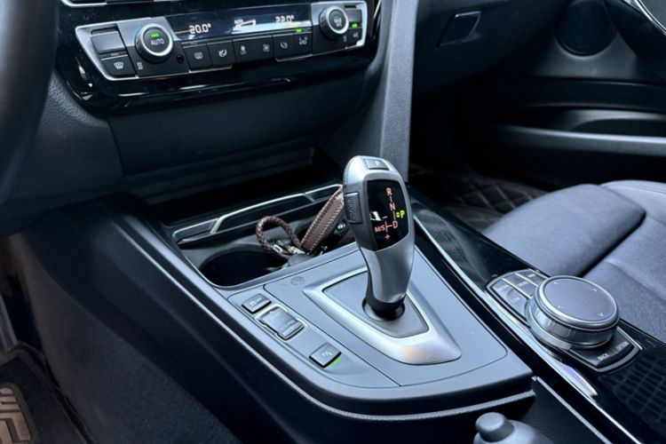 Used BMW 3 Series GT 2020 320i M Sport Package Gear Lever