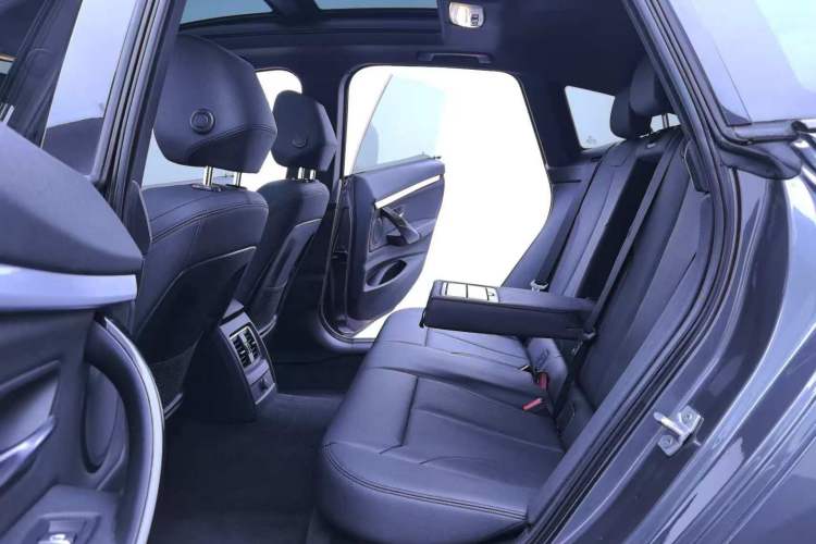 Used BMW 3 Series GT 2020 320i M Sport Package Interior 10