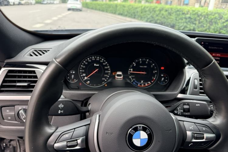 Used BMW 3 Series GT 2020 320i M Sport Package Interior 14