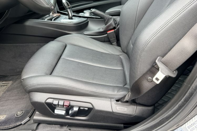 Used BMW 3 Series GT 2020 320i M Sport Package Interior 15