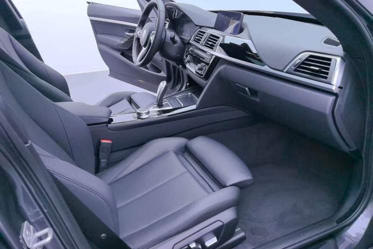 Used BMW 3 Series GT 2020 320i M Sport Package Interior 4
